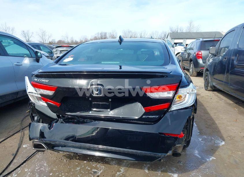 Photo 17 of 2018 Honda Accord SPORT (VIN 1HGCV1F35JA048225)