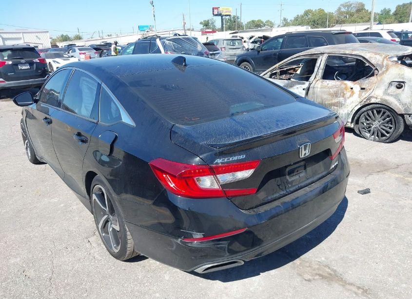 Photo 3 of 2018 Honda Accord SPORT (VIN 1HGCV1F35JA059337)