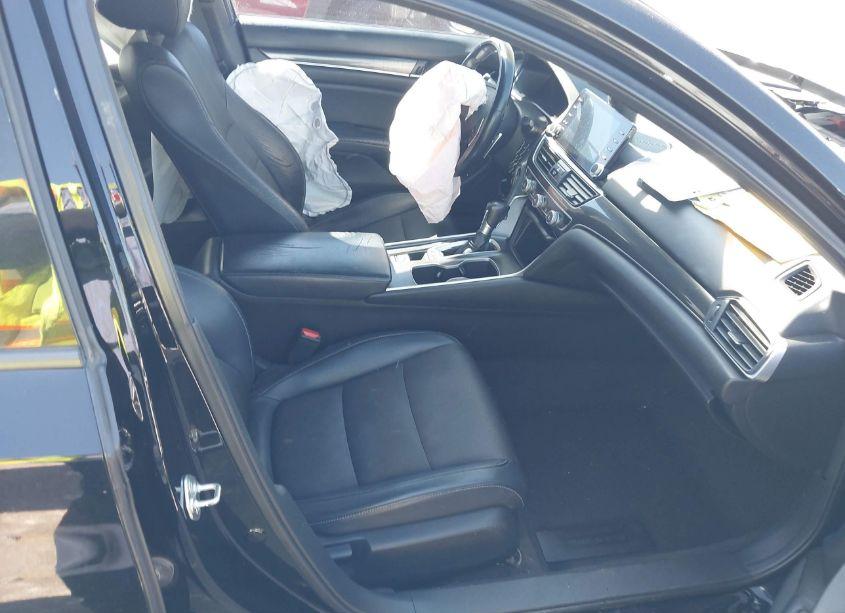 Photo 5 of 2018 Honda Accord SPORT (VIN 1HGCV1F35JA059337)