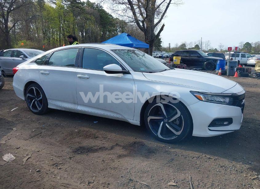 Photo 13 of 2018 Honda Accord SPORT (VIN 1HGCV1F35JA102543)