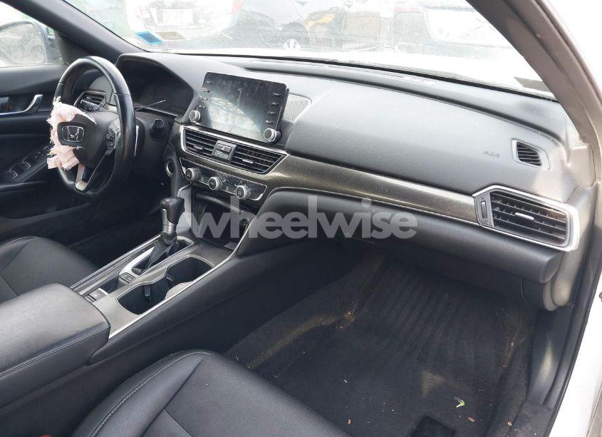 Photo 5 of 2018 Honda Accord SPORT (VIN 1HGCV1F35JA102543)