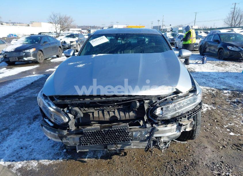 Photo 11 of 2018 Honda Accord SPORT (VIN 1HGCV1F35JA111310)
