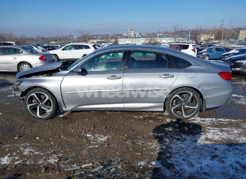 Photo 13 of 2018 Honda Accord SPORT (VIN 1HGCV1F35JA111310)