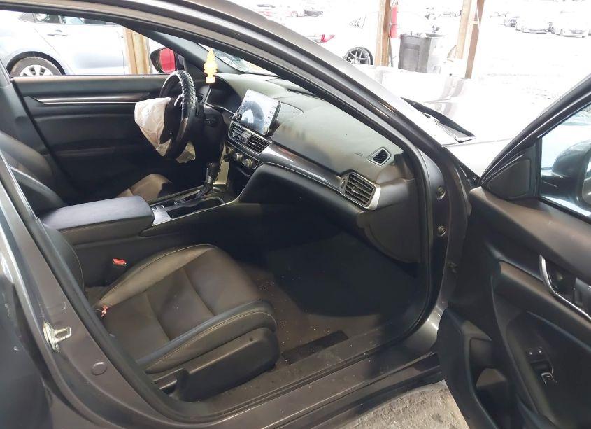 Photo 5 of 2019 Honda Accord SPORT (VIN 1HGCV1F35KA013590)