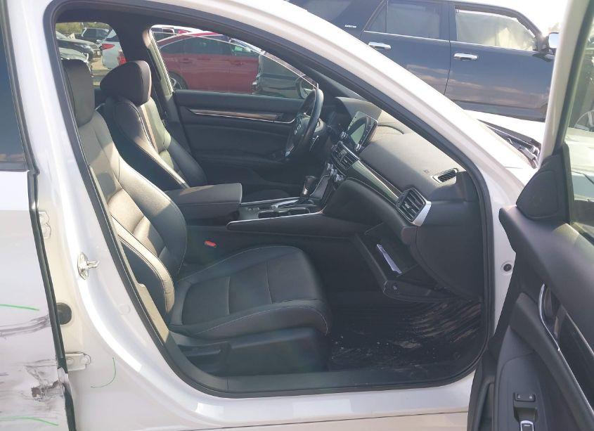 Photo 5 of 2019 Honda Accord SPORT (VIN 1HGCV1F35KA014397)