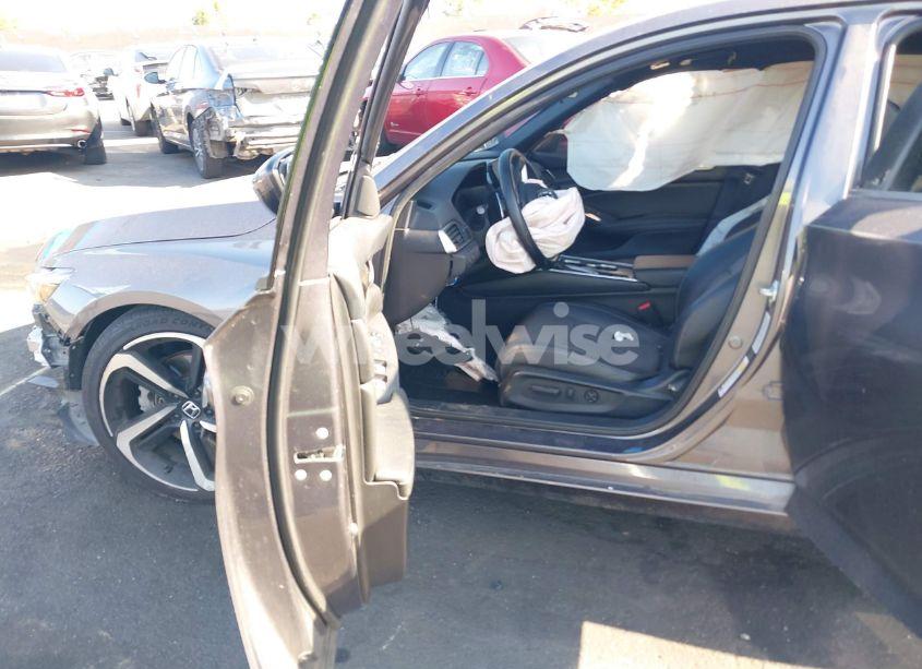 Photo 5 of 2019 Honda Accord SPORT (VIN 1HGCV1F35KA018546)