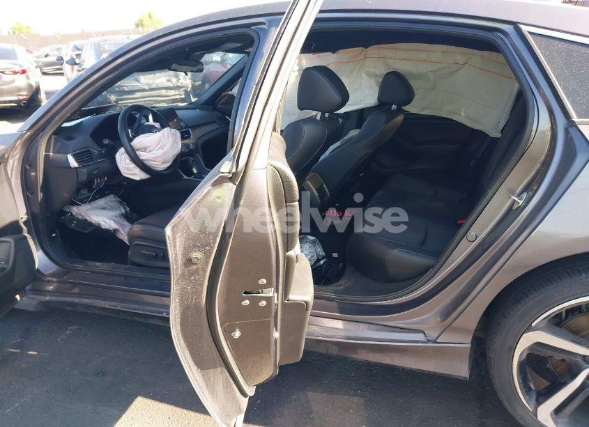 Photo 8 of 2019 Honda Accord SPORT (VIN 1HGCV1F35KA018546)