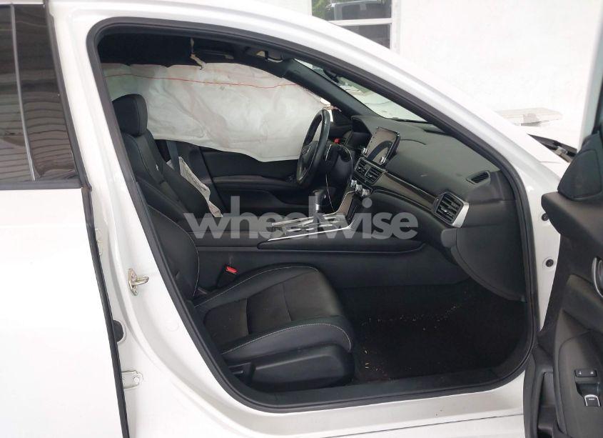 Photo 5 of 2020 Honda Accord SPORT (VIN 1HGCV1F35LA014112)