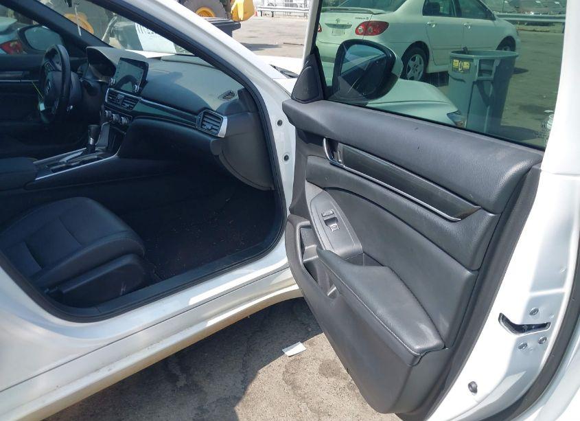 Photo 5 of 2020 Honda Accord SPORT (VIN 1HGCV1F35LA141751)