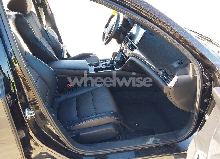 Photo 5 of 2018 Honda Accord SPORT (VIN 1HGCV1F36JA020546)