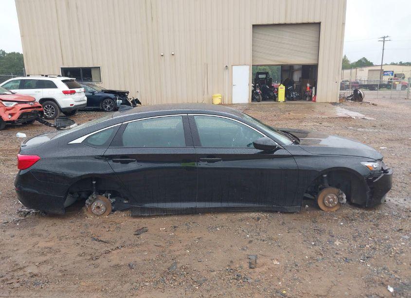 Photo 13 of 2018 Honda Accord SPORT (VIN 1HGCV1F36JA059394)