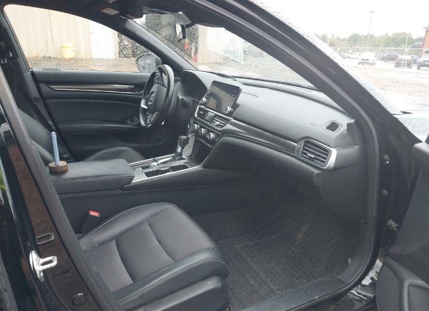 Photo 5 of 2018 Honda Accord SPORT (VIN 1HGCV1F36JA059394)