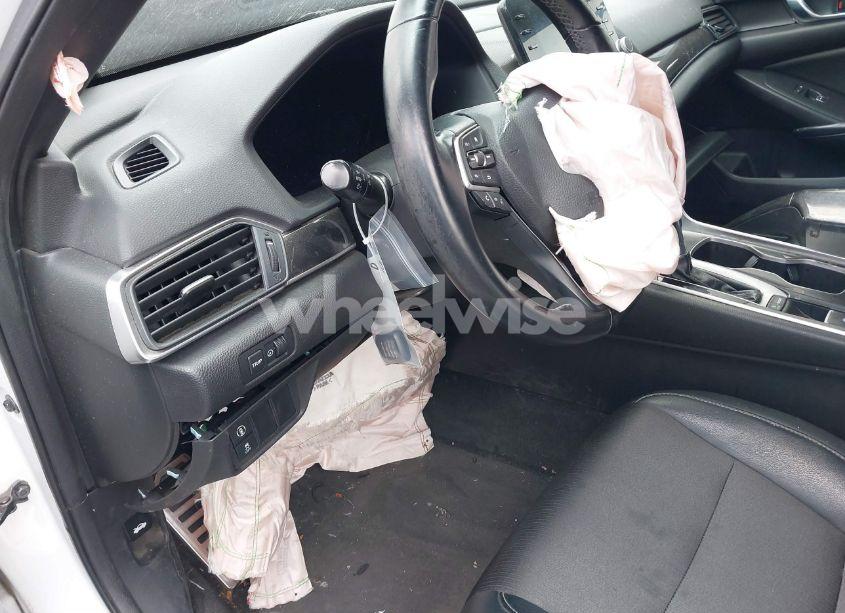 Photo 19 of 2018 Honda Accord SPORT (VIN 1HGCV1F36JA128522)