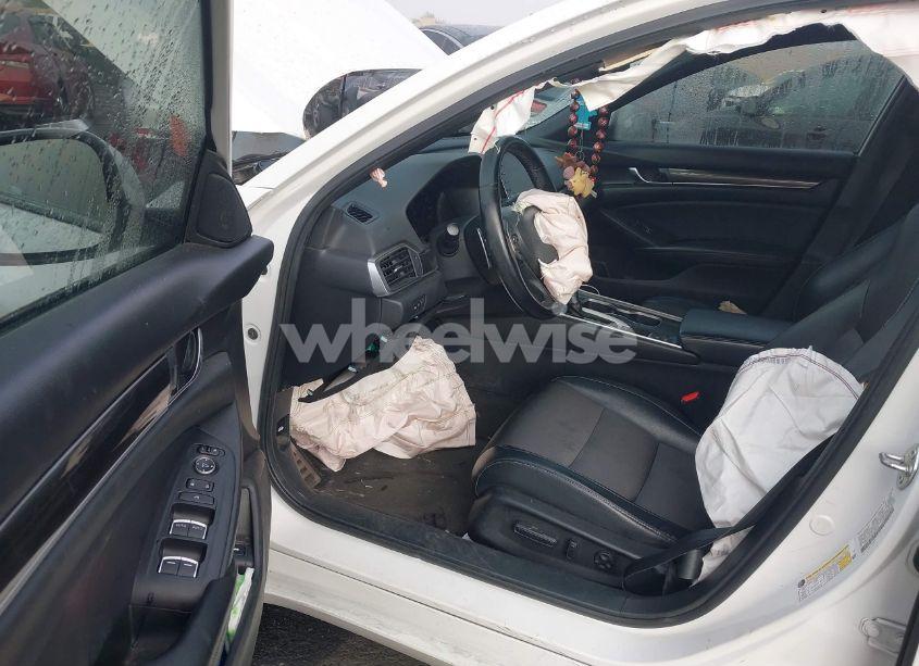 Photo 5 of 2018 Honda Accord SPORT (VIN 1HGCV1F36JA128522)