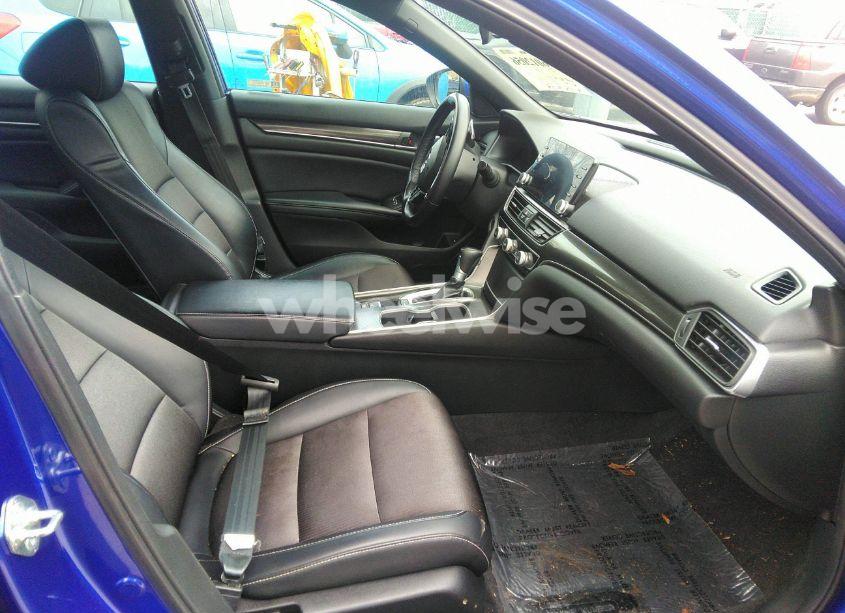 Photo 5 of 2018 Honda Accord SPORT (VIN 1HGCV1F36JA140847)