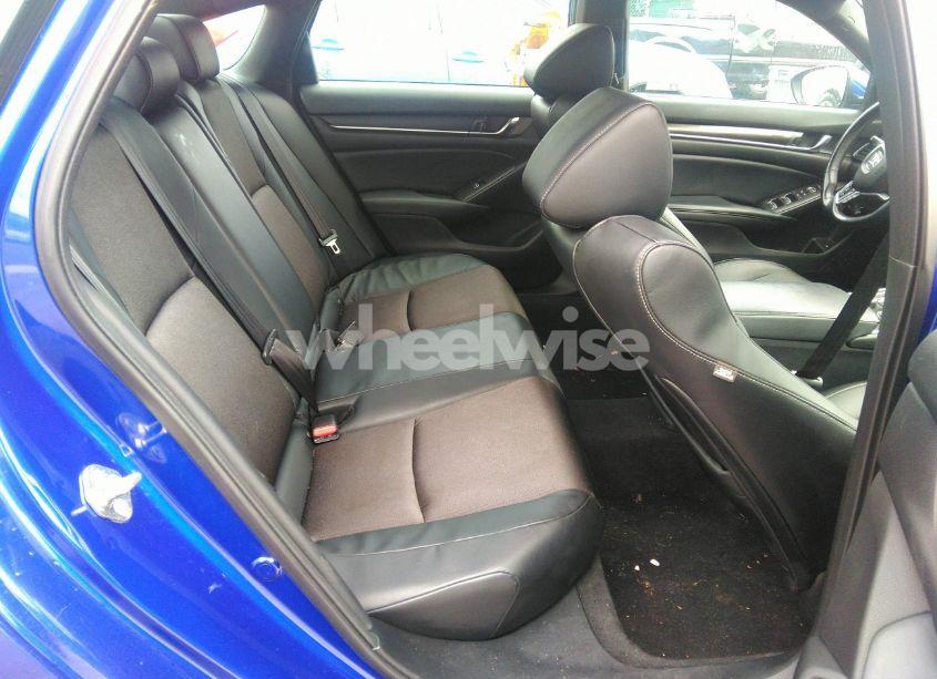 Photo 8 of 2018 Honda Accord SPORT (VIN 1HGCV1F36JA140847)