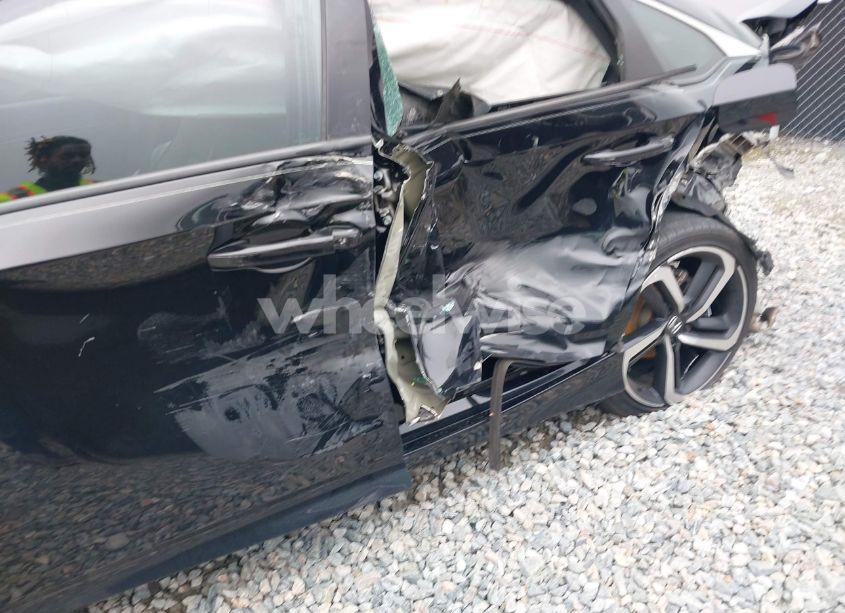 Photo 17 of 2018 Honda Accord SPORT (VIN 1HGCV1F36JA148818)