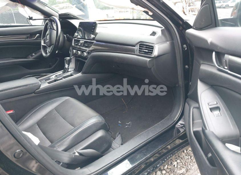 Photo 5 of 2018 Honda Accord SPORT (VIN 1HGCV1F36JA148818)