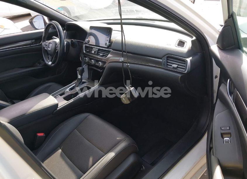 Photo 5 of 2018 Honda Accord SPORT (VIN 1HGCV1F36JA165215)