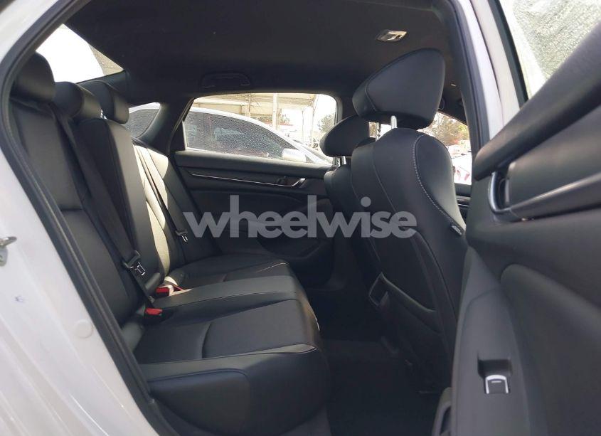 Photo 8 of 2018 Honda Accord SPORT (VIN 1HGCV1F36JA165215)