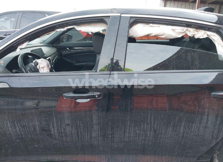 Photo 15 of 2018 Honda Accord SPORT (VIN 1HGCV1F36JA225266)