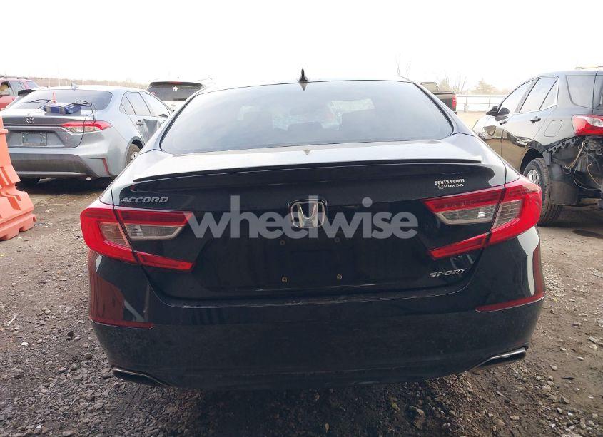 Photo 17 of 2018 Honda Accord SPORT (VIN 1HGCV1F36JA225266)
