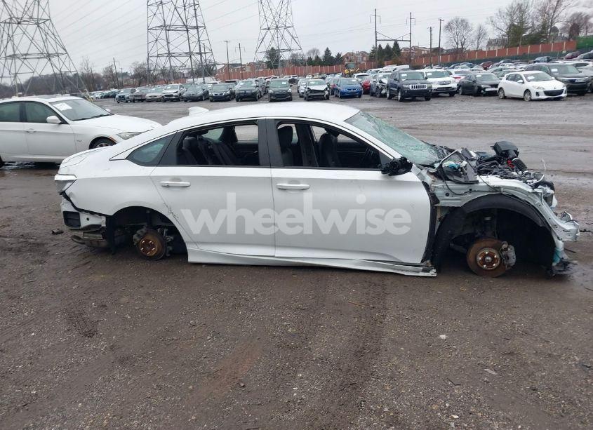 Photo 14 of 2019 Honda Accord SPORT (VIN 1HGCV1F36KA023318)