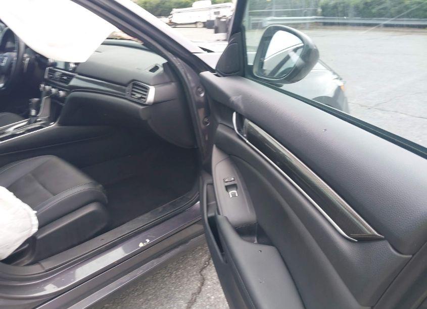 Photo 5 of 2019 Honda Accord SPORT (VIN 1HGCV1F36KA061499)