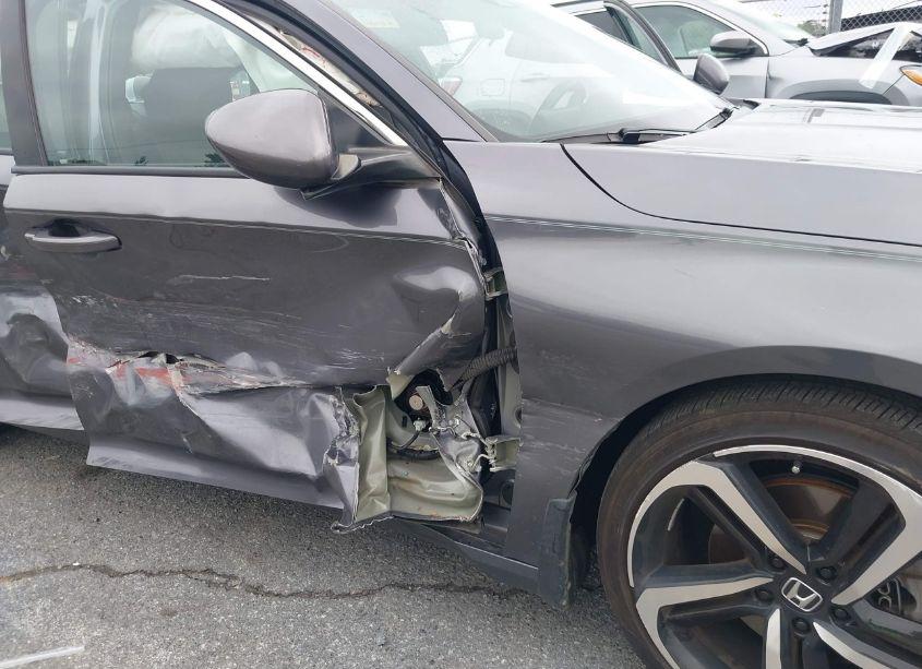 Photo 6 of 2019 Honda Accord SPORT (VIN 1HGCV1F36KA061499)