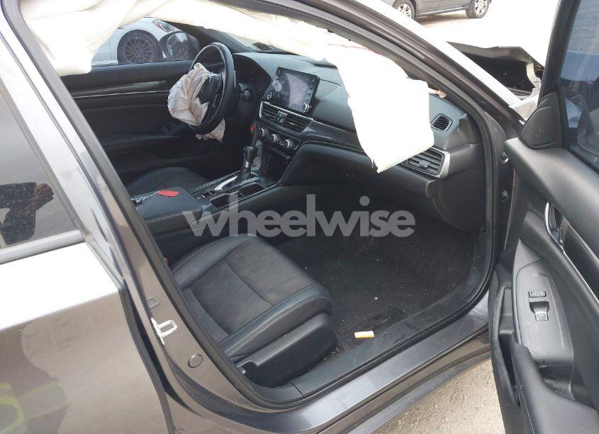 Photo 5 of 2019 Honda Accord SPORT (VIN 1HGCV1F36KA148903)