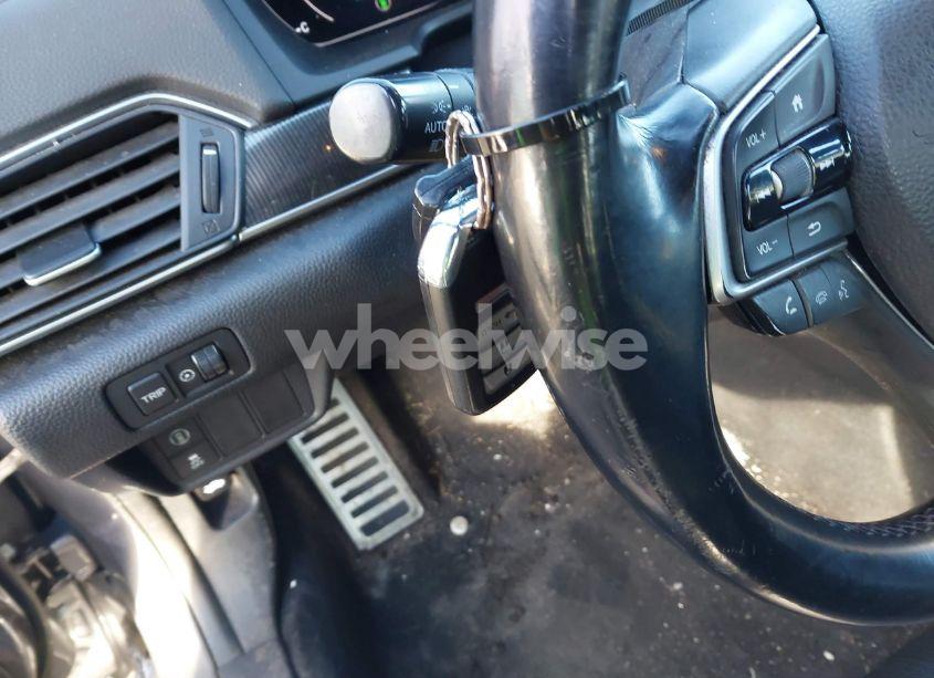 Photo 11 of 2018 Honda Accord SPORT (VIN 1HGCV1F37JA005098)