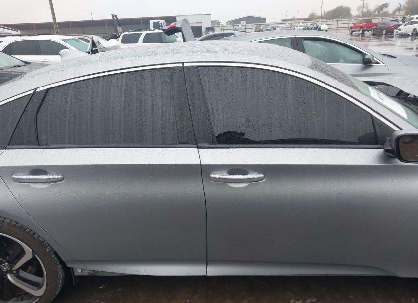 Photo 14 of 2018 Honda Accord SPORT (VIN 1HGCV1F37JA137083)