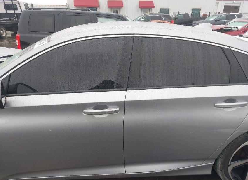 Photo 15 of 2018 Honda Accord SPORT (VIN 1HGCV1F37JA137083)