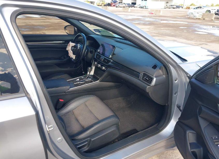 Photo 5 of 2018 Honda Accord SPORT (VIN 1HGCV1F37JA150691)