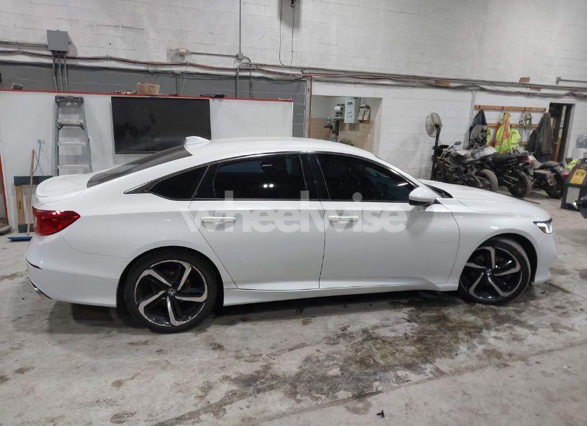 Photo 13 of 2018 Honda Accord SPORT (VIN 1HGCV1F37JA170732)