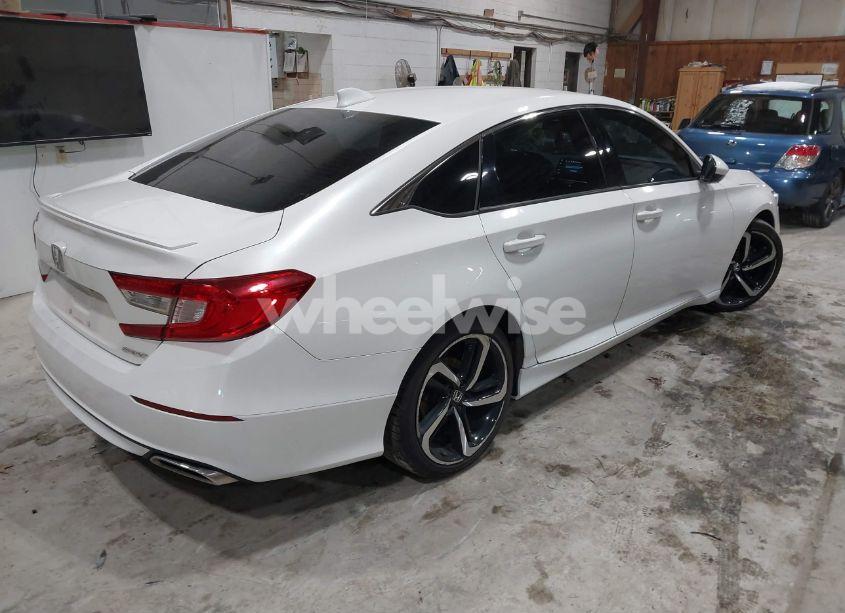 Photo 4 of 2018 Honda Accord SPORT (VIN 1HGCV1F37JA170732)