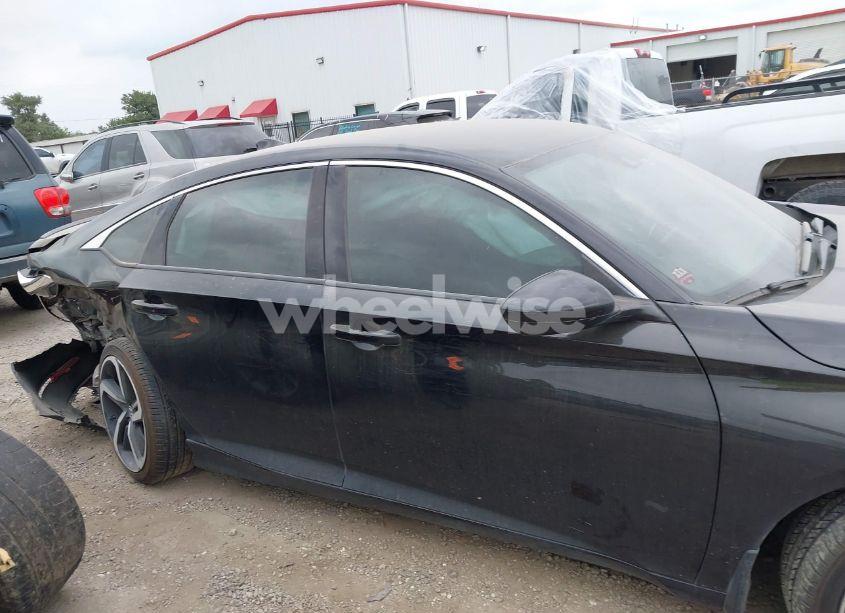 Photo 13 of 2018 Honda Accord SPORT (VIN 1HGCV1F37JA221971)