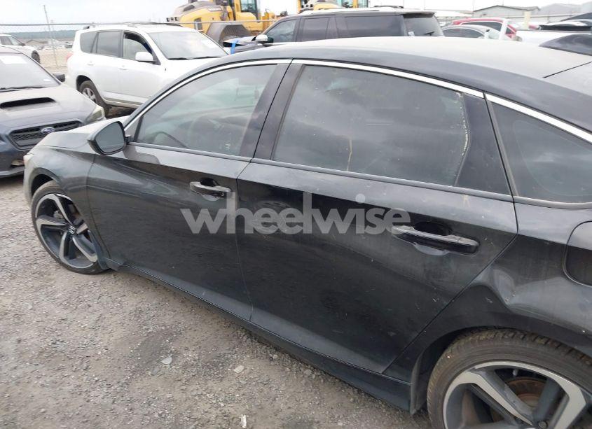 Photo 14 of 2018 Honda Accord SPORT (VIN 1HGCV1F37JA221971)