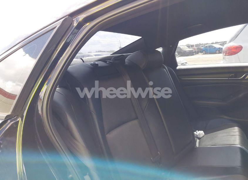 Photo 8 of 2018 Honda Accord SPORT (VIN 1HGCV1F37JA243209)