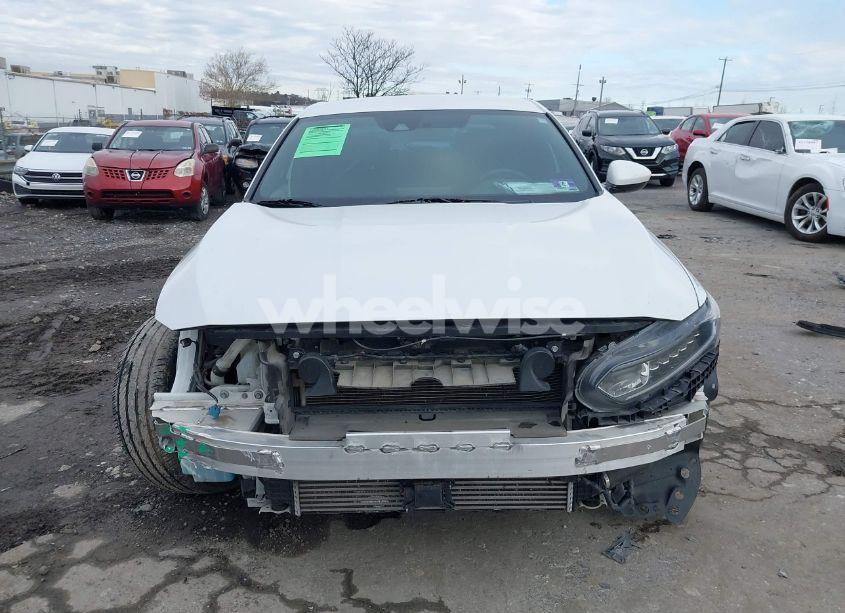 Photo 11 of 2018 Honda Accord SPORT (VIN 1HGCV1F37JA255828)