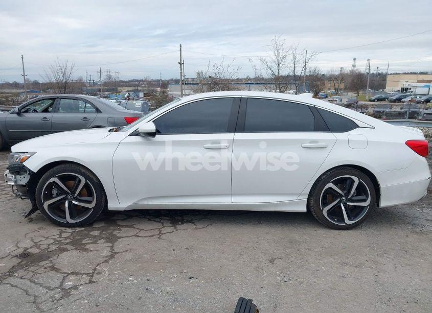 Photo 13 of 2018 Honda Accord SPORT (VIN 1HGCV1F37JA255828)