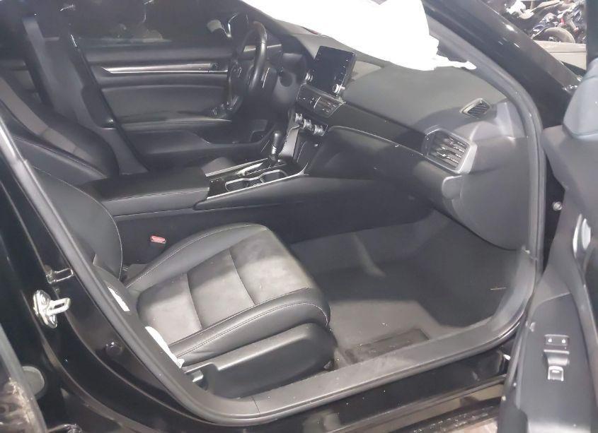 Photo 5 of 2019 Honda Accord SPORT (VIN 1HGCV1F37KA012750)