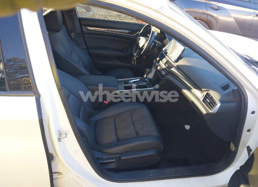 Photo 5 of 2019 Honda Accord SPORT (VIN 1HGCV1F37KA047613)