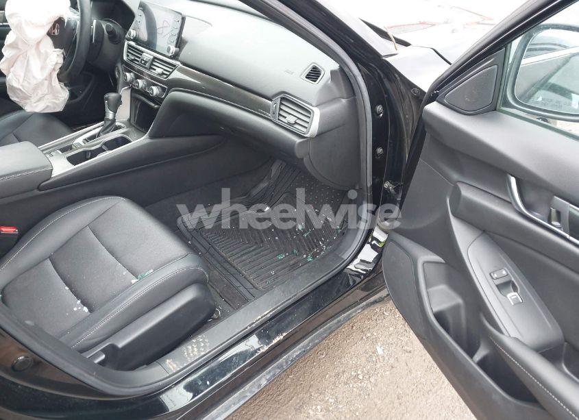 Photo 5 of 2019 Honda Accord SPORT (VIN 1HGCV1F37KA090686)