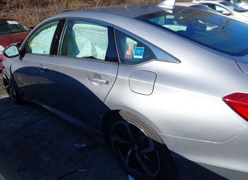 Photo 15 of 2018 Honda Accord SPORT (VIN 1HGCV1F38JA010858)