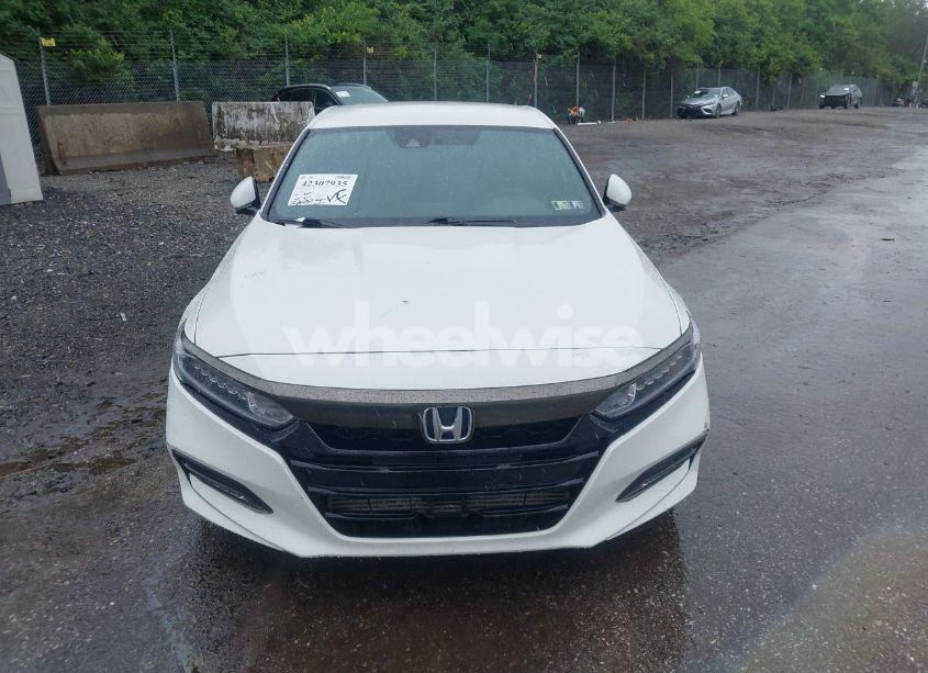 Photo 12 of 2018 Honda Accord SPORT (VIN 1HGCV1F38JA069845)