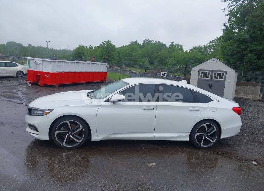Photo 14 of 2018 Honda Accord SPORT (VIN 1HGCV1F38JA069845)