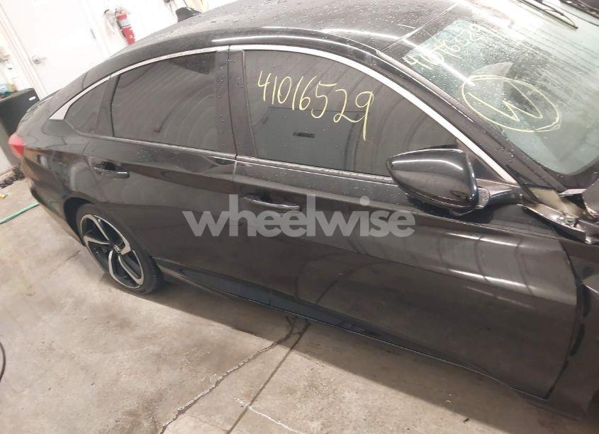 Photo 13 of 2018 Honda Accord SPORT (VIN 1HGCV1F38JA094387)