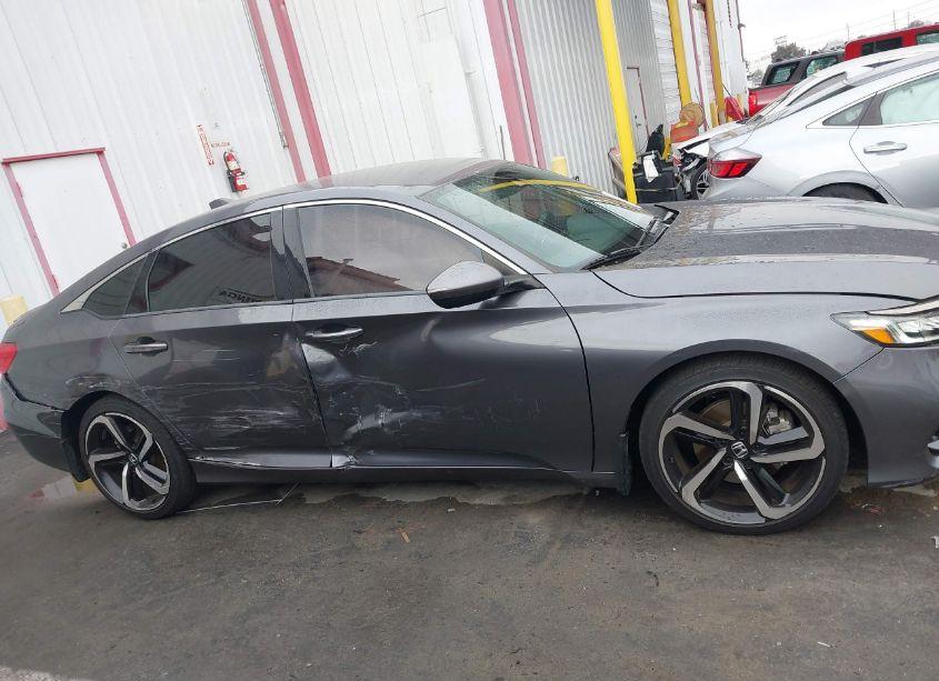 Photo 13 of 2018 Honda Accord SPORT (VIN 1HGCV1F38JA133088)