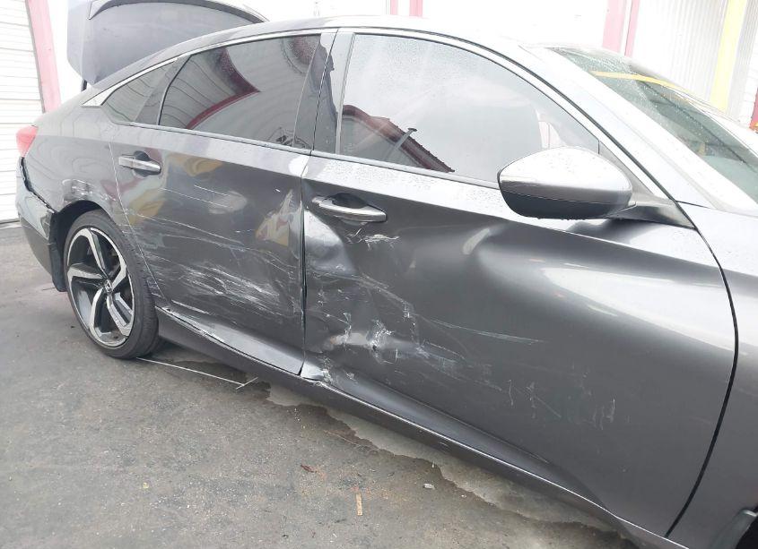 Photo 6 of 2018 Honda Accord SPORT (VIN 1HGCV1F38JA133088)